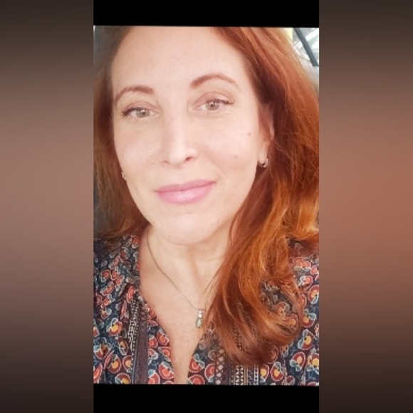 Meet your Posher, Ellen. https://www.instagram.com/ellensjewelrytreasurechest?ig - Picture 16 of 16